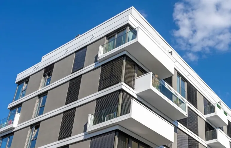 Jak zarządca nieruchomości może wspierać mieszkańców w sytuacjach awaryjnych