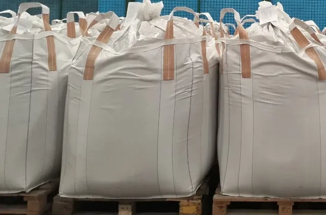 Jakie wyzwania techniczne wiążą się z pakowaniem do big bagów – worków kontenerowych?