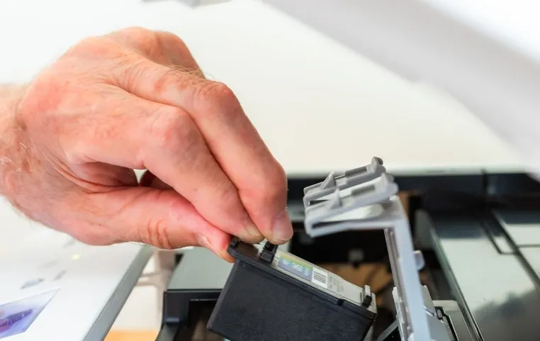 Jak błędna konfiguracja drukarki przyspiesza zużycie tuszy do drukarek?